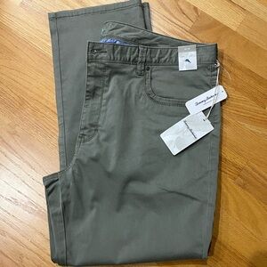 TOMMY BAHAMA- Men’s tea leaf green Khakis. SIZE 42x30